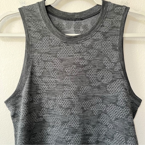 Lululemon Women’s Size 4 Breeze By Muscle Tank Polar Spots Titanium/Black Run - Picture 5 of 8